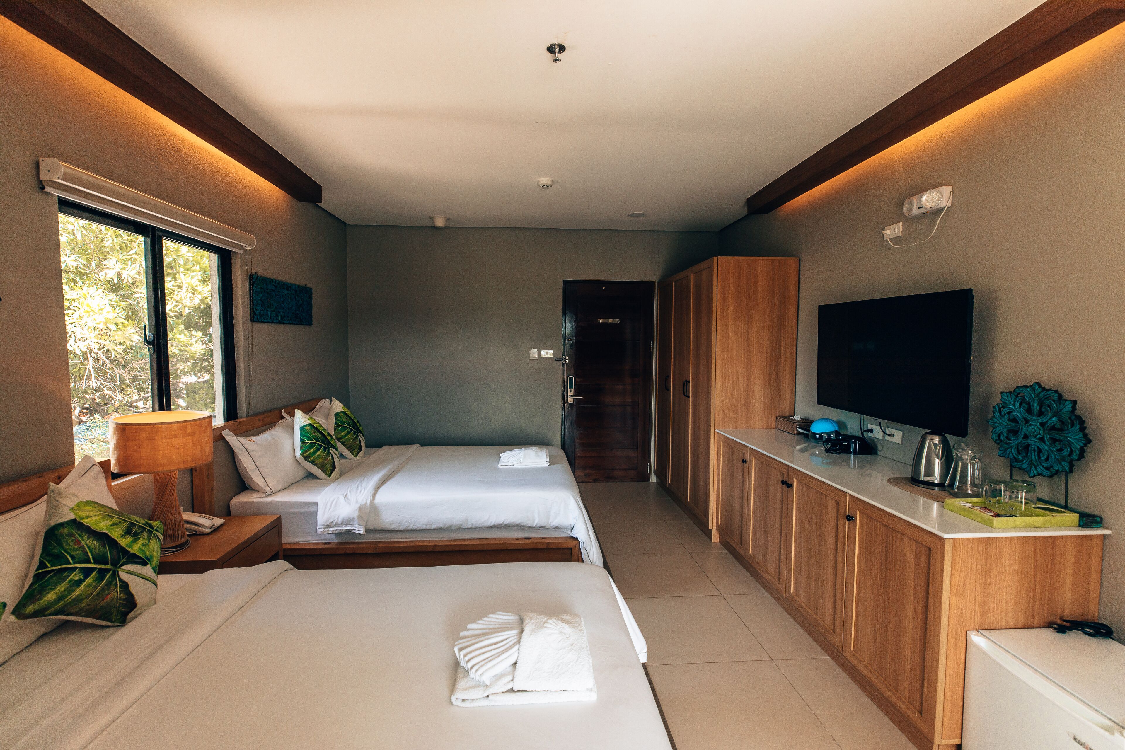 deluxe room | egyptian cotton sheets, premium bedding, free wifi