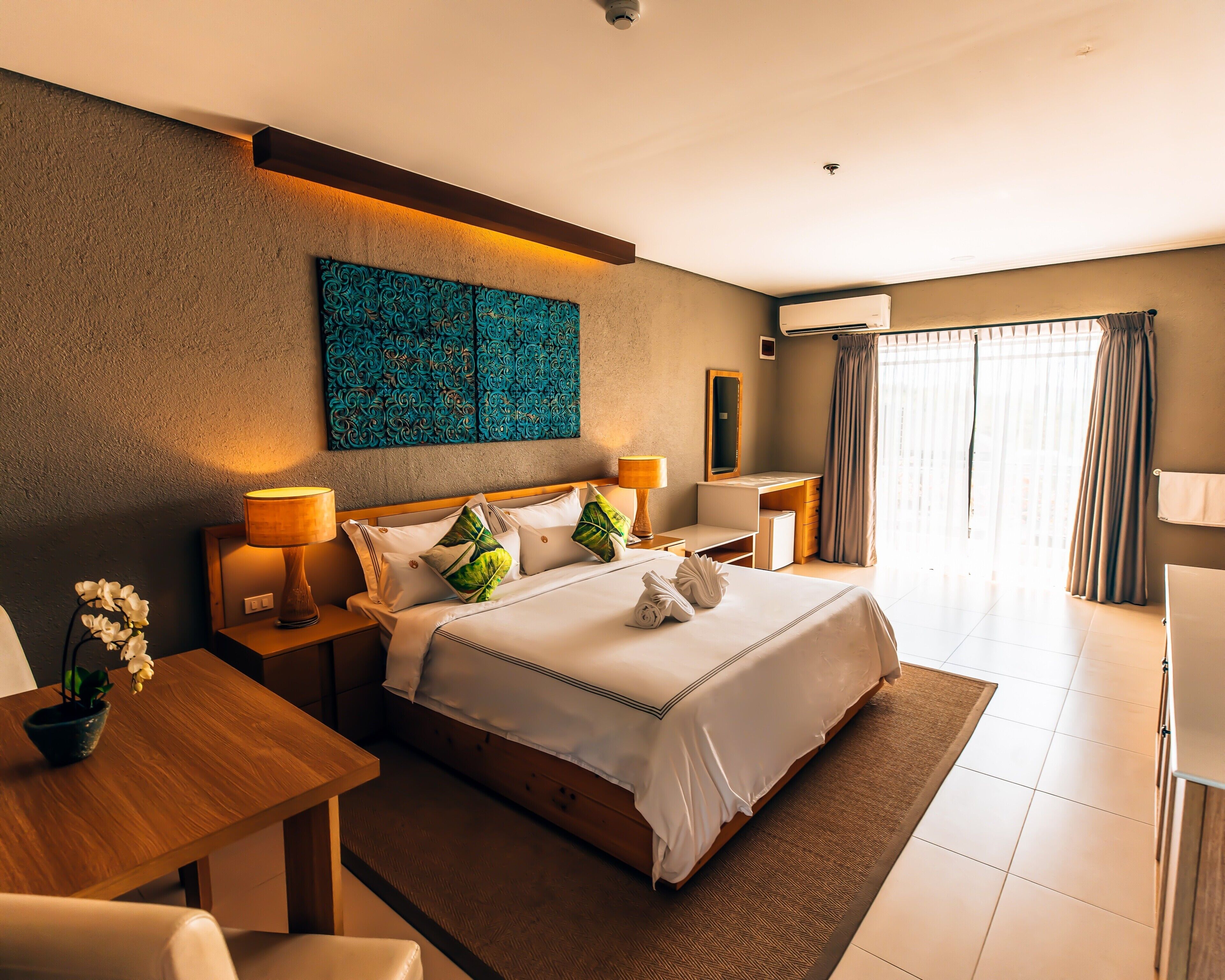 suite room | egyptian cotton sheets, premium bedding, free wifi