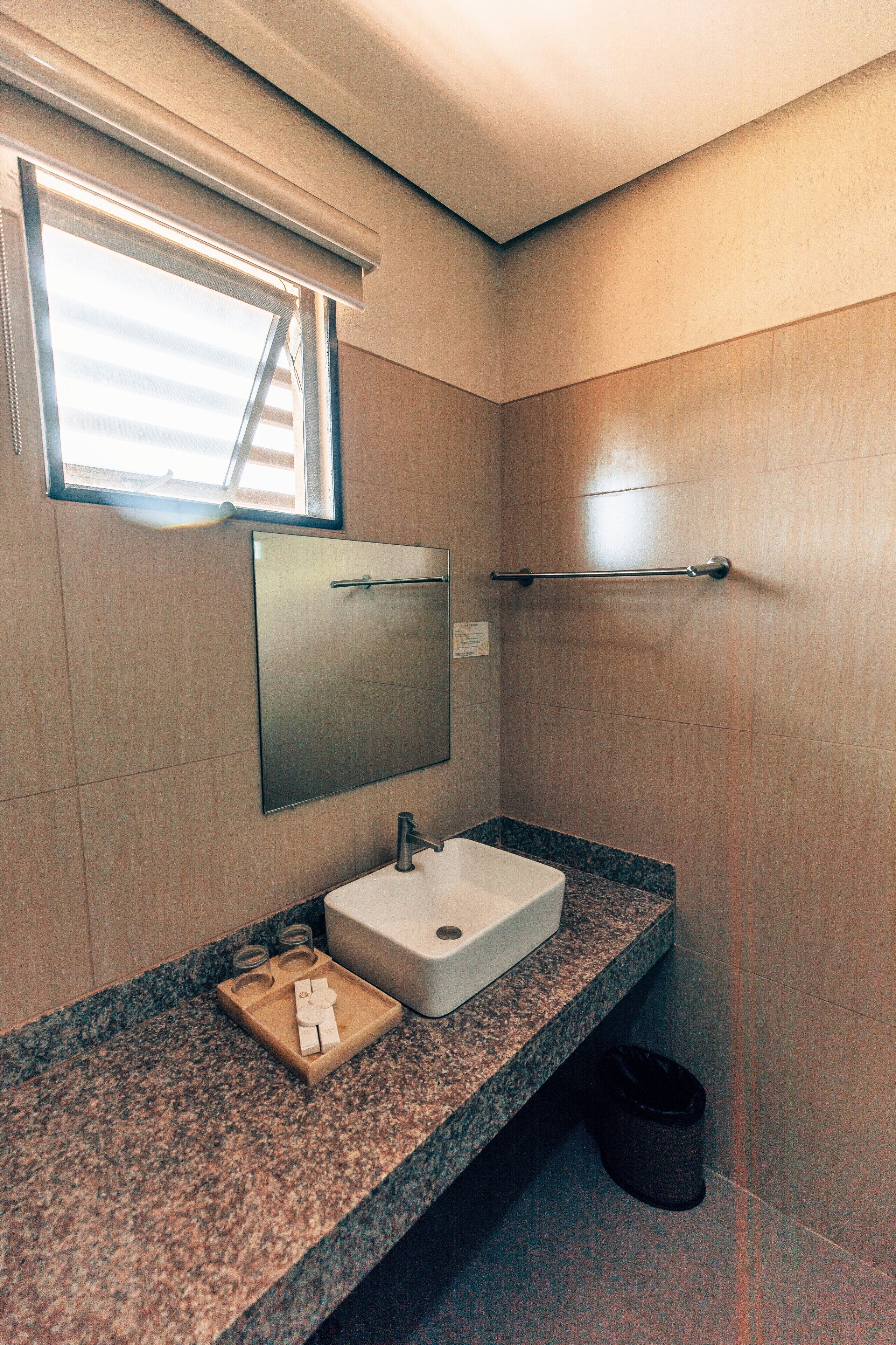 suite room | bathroom sink