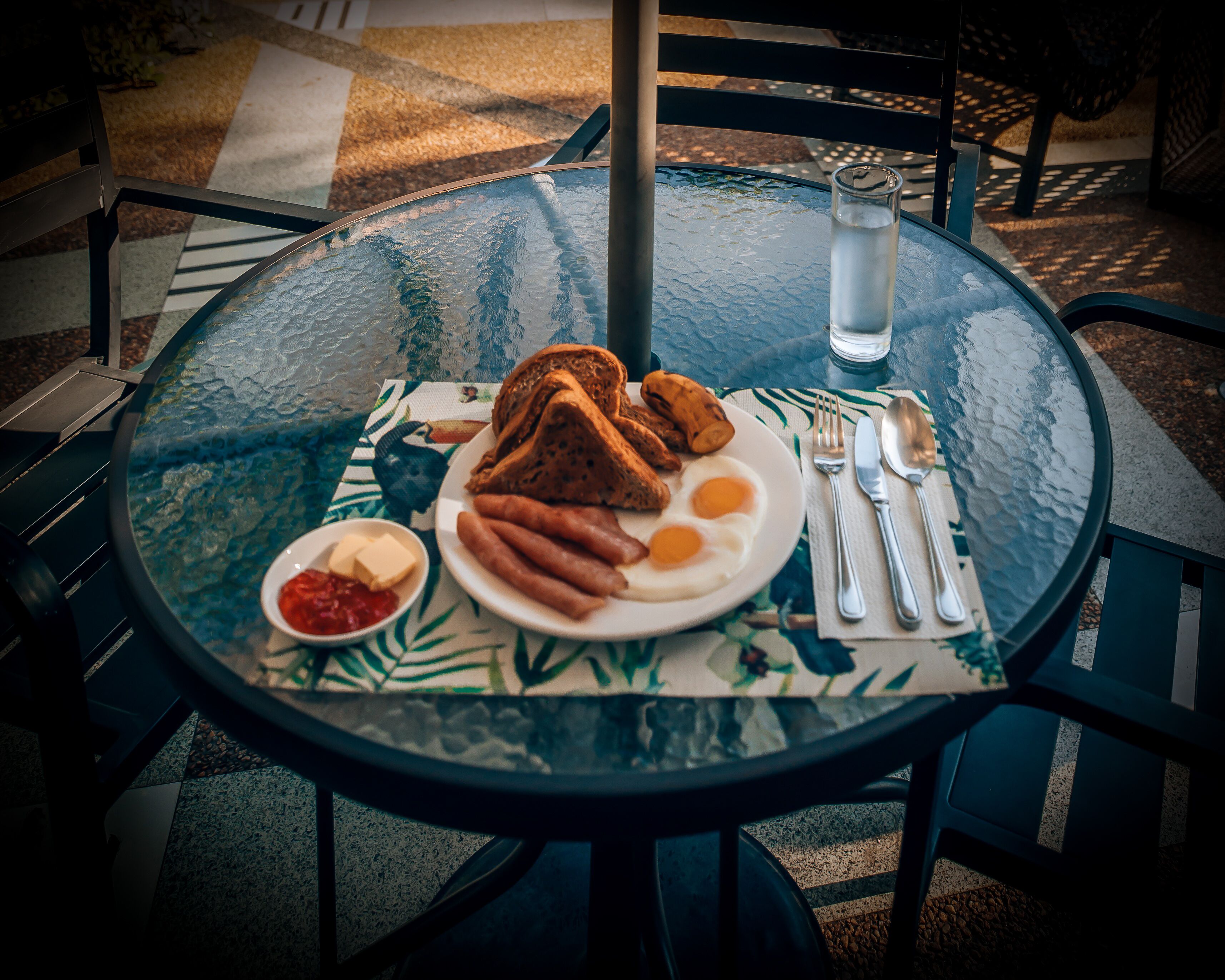 daily continental breakfast (php 220 per person)