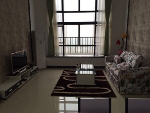 Standard-Vierbettzimmer | Wohnbereich | Fernseher