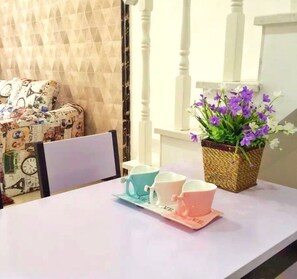 Standard-Vierbettzimmer | Verdunkelungsvorhänge, kostenloses WLAN