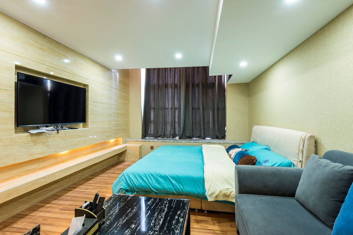 Standard-Vierbettzimmer | Verdunkelungsvorhänge, kostenloses WLAN