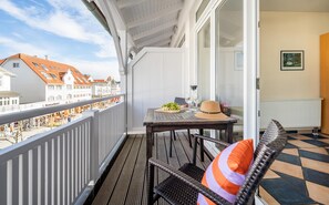 Outdoor dining - Close to the beach-3 room apartment with balcony-center of Binz-Villa Hildegard-App.7 (Ostseebad Binz)