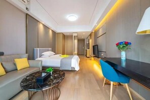 Double Room | Desk, blackout drapes, free WiFi, bed sheets - Manhattan Langde Apartment (Guangzhou)