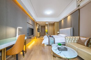 Double Room | Desk, blackout drapes, free WiFi, bed sheets - Manhattan Langde Apartment (Guangzhou)