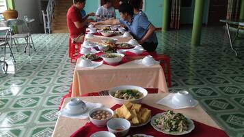Breakfast, lunch, dinner served; local cuisine