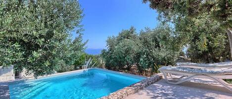 Lämmitetty uima-allas