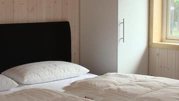 2 bedrooms, iron/ironing board, free WiFi