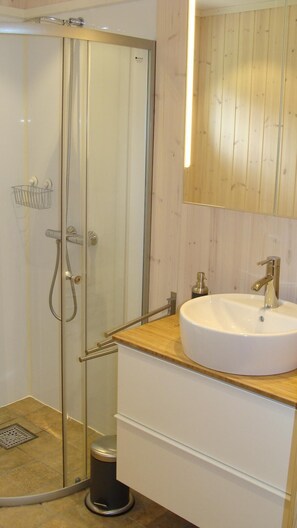 Een douche, een haardroger, zeep