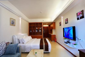 ห้องดีลักซ์ดับเบิล | เครื่องนอนระดับพรีเมียม, โต๊ะทำงาน, ผ้าม่านกันแสง, เตารีด/โต๊ะรีดผ้า