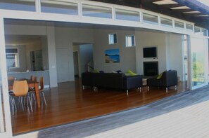 House, 4 Bedrooms | Living area