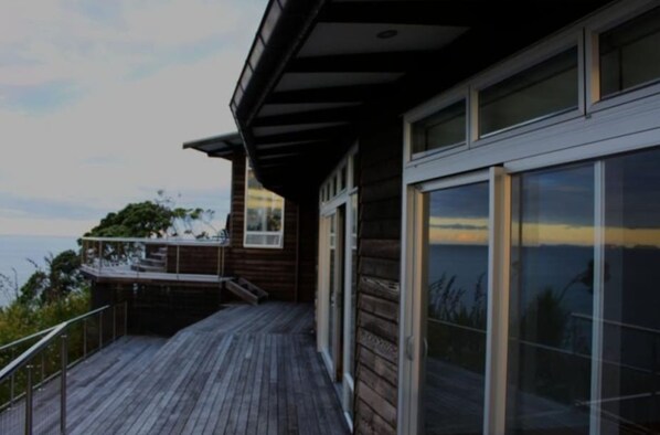House, 4 Bedrooms | Balcony - Hot Water Beach - Coromandel (Hot Water Beach)