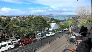Penthouse | Balcony - Sugar Lane Penthouse - Birkenhead (Auckland)