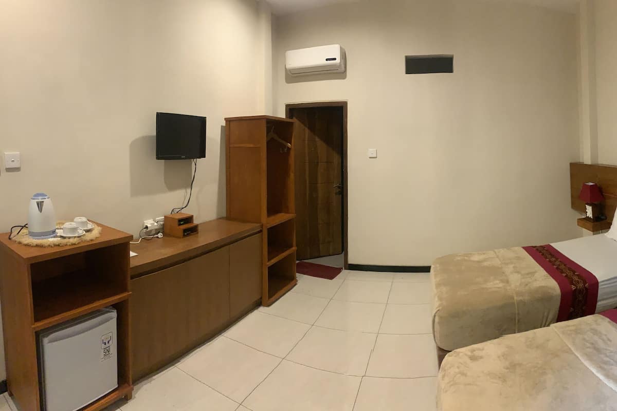 Superior Twin Room | Desk, soundproofing, free WiFi, bed sheets