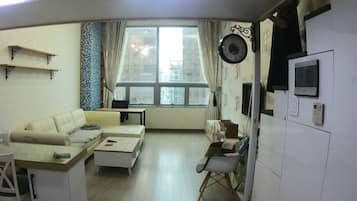 Full House | Living area | Flat-screen TV