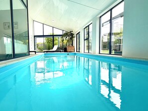 Indoor pool, a heated pool - Luxury villa, heated pool at 30 °, Spa at 37 °, 200 m beach and trails (Plouescat)