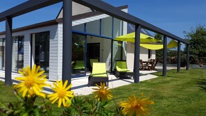 Exterior - Luxury villa, heated pool at 30 °, Spa at 37 °, 200 m beach and trails (Plouescat)