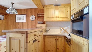 Micro-ondes, four, plaque de cuisson, lave-vaisselle