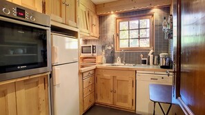 Kühlschrank, Mikrowelle, Ofen, Geschirrspüler