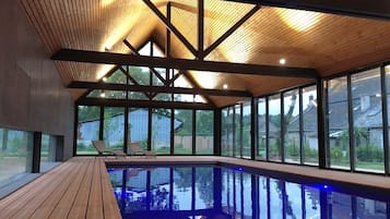 Alberca techada y alberca climatizada