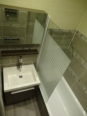 Bathtub - Les Menuires, charming renovated two-room apartment at the foot of the slopes    (Les Belleville)