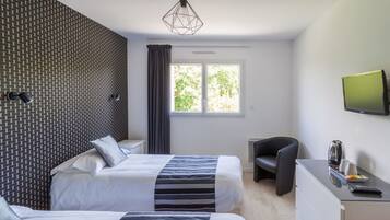 6 bedrooms, soundproofing, iron/ironing board, travel crib