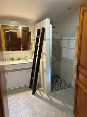 Chuveiro, secador de cabelo