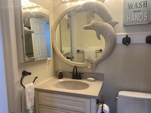 Bathtub, hair dryer, towels, soap - Oceanfront Complex Ocean Reef 311 Great Ocean Views (New Smyrna Beach)