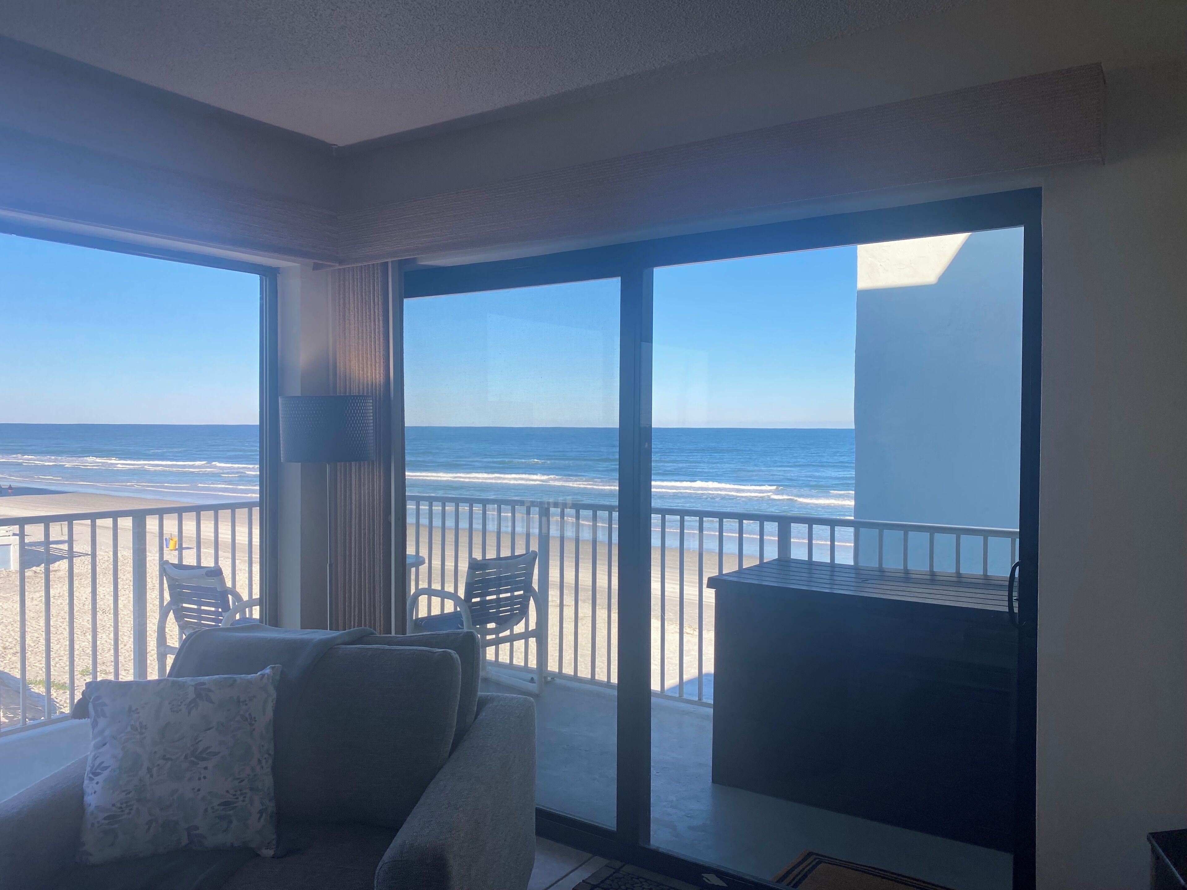 TV connectée, lecteur de DVD, livres, vidéothèque