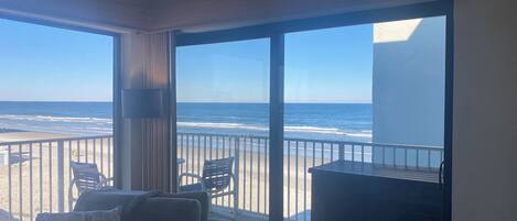 TV connectée, lecteur de DVD, livres, vidéothèque