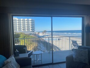 Smart TV, lettore DVD, libri, videoteca