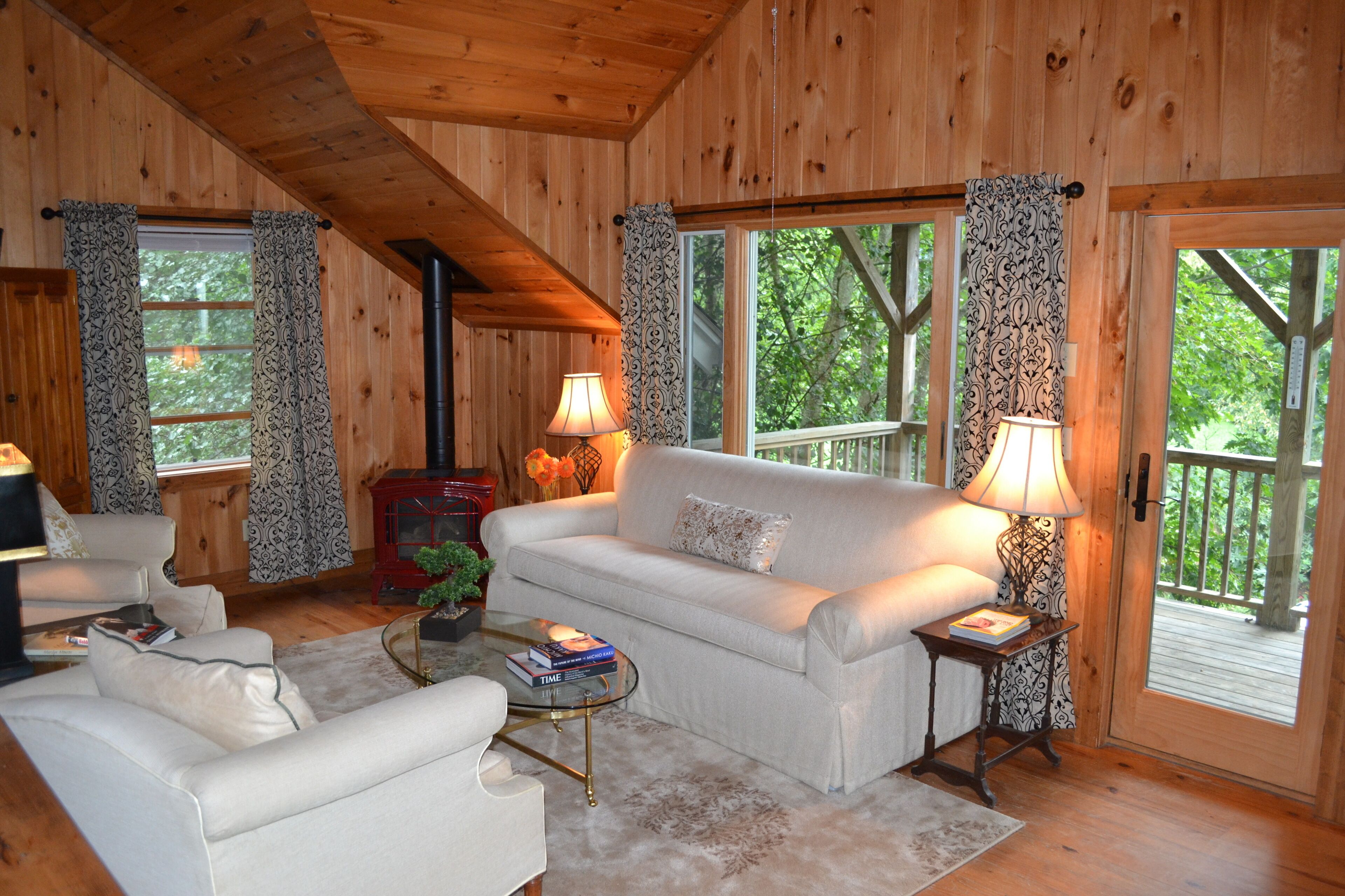 TV connectée, lecteur de DVD, livres, vidéothèque