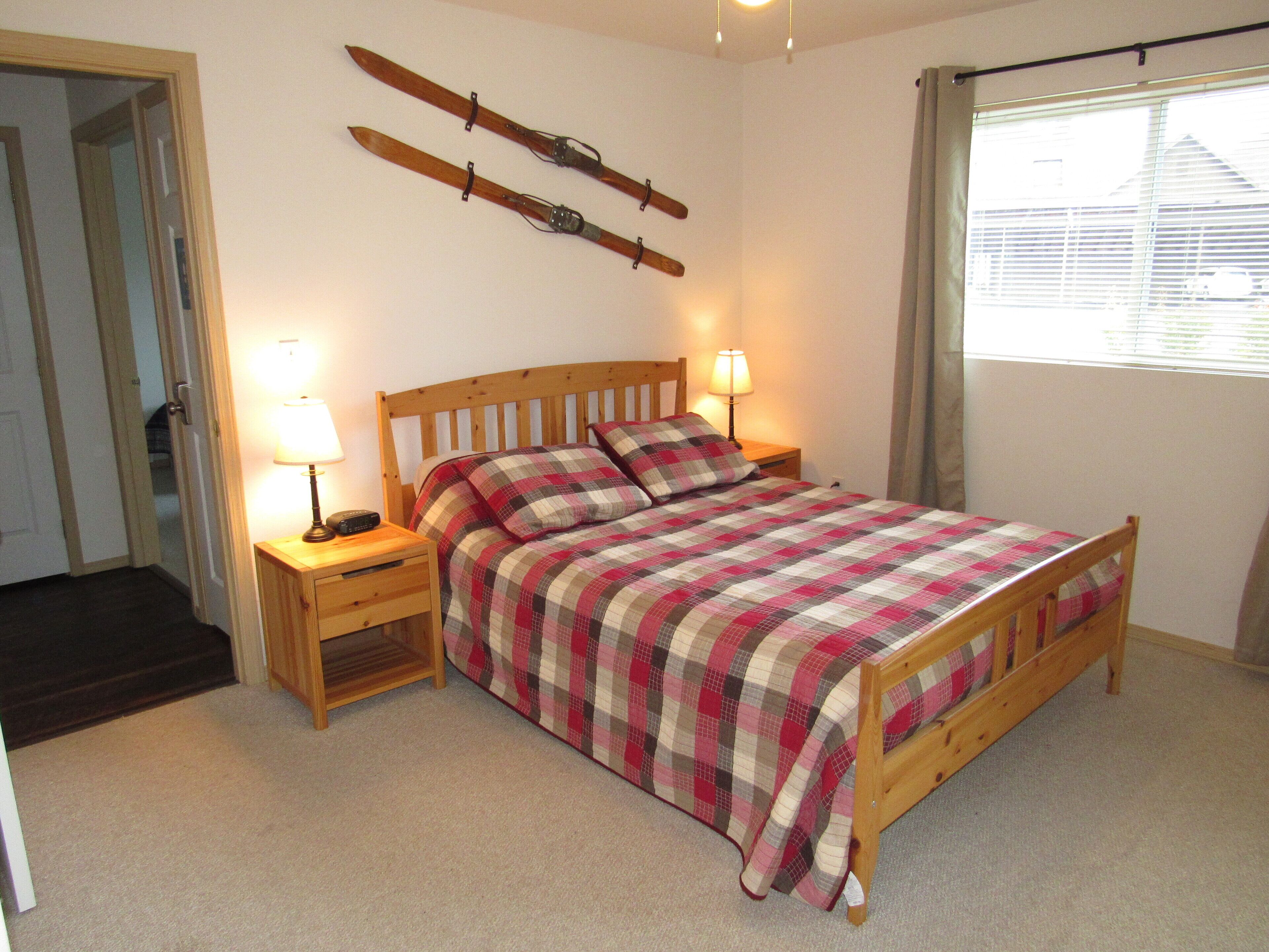 2 habitaciones, tabla de planchar con plancha, wifi y ropa de cama 