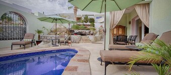 Pedregal 2700sf Villa - Walk to Beach, Ocean View, Heated Pool, Fiber Optic WiFi