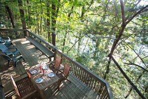 Outdoor dining - Riverside home in Trees w/ Hot tub, Firepit at GAP (Confluence)