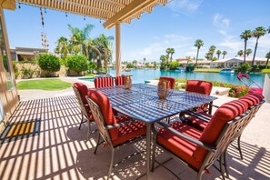 Outdoor dining - Executive Lakefront La Quinta Gem with Infinity Pool, Boats, and Casita (La Quinta)