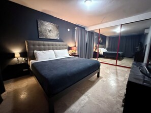 3 chambres, matelas mémoire de forme, bureau, fer et planche à repasser