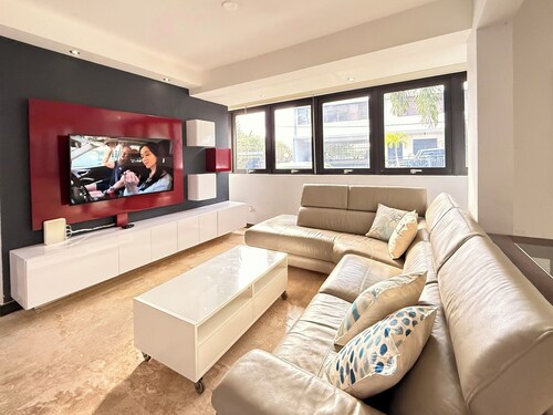 Elegant and Roomy at Condado Beach, Just a Few Steps to the Beach