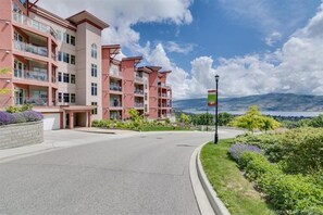 Exterior - Amazing Amenities, Amazing Experiences in West Kelowna!  Pools and more! (West Kelowna)