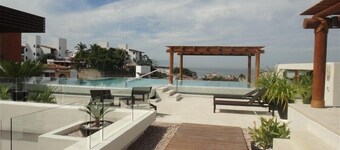 Luxury Studio in Heart of Romantic Zone Fun!