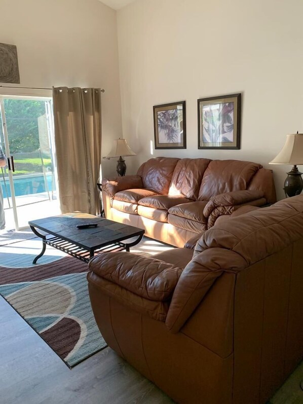 TV connectée, lecteur de DVD, vidéothèque