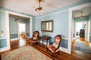 6 Schlafzimmer, Bügeleisen/Bügelbrett, WLAN, Bettwäsche