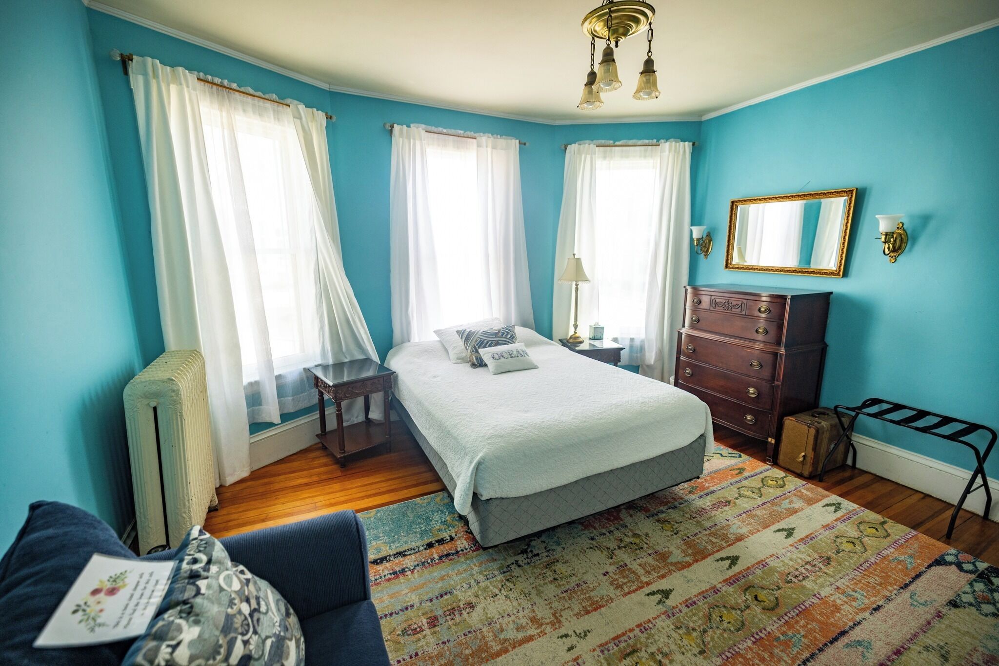 6 bedrooms, iron/ironing board, WiFi, bed sheets