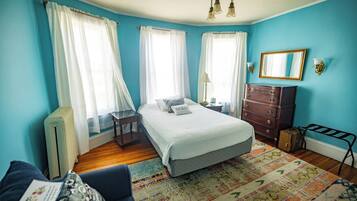 6 bedrooms, iron/ironing board, WiFi, bed sheets