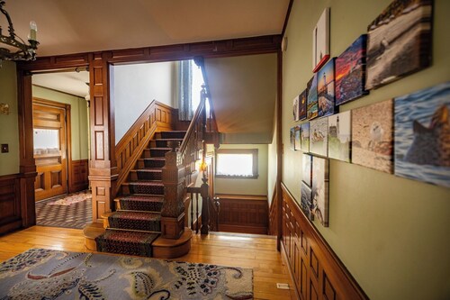 The Gregory House in Southern Maine close to many beaches & popular destinations