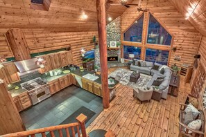 Fernseher, Kamin, Tischfußball, Stereoanlage