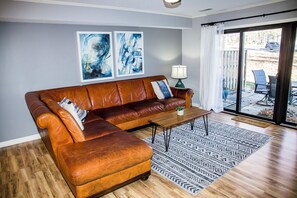 TV, DVD player - 🌄Resort Vacations at Fairfield Glade TN 4 Bedroom Villa with 4 Queen Beds! (Fairfield)