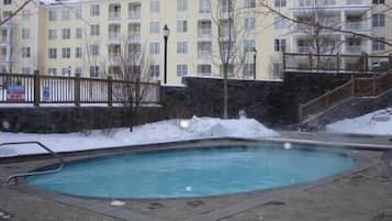 室外游泳池,恒温泳池