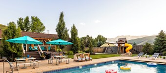 ** Famous Man Cave ** - Privat basseng, vegg i vegg med Deer Creek Reservoir, RV-parkering